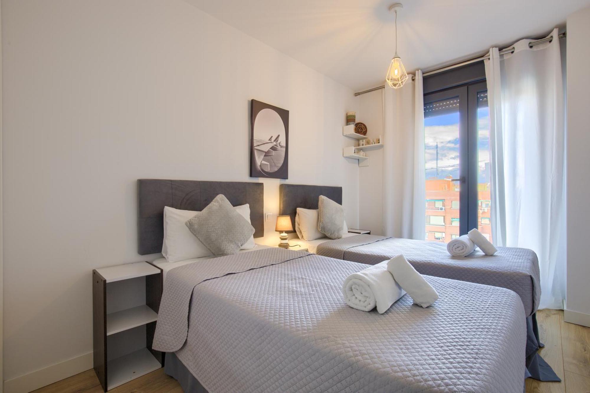 2B2B Deluxe Apartment - Jardines De Cuatro Caminos - Business District - Santiago Bernabeu Madrid Exterior photo